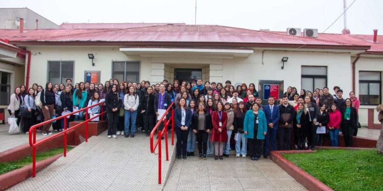 Hospital de San Carlos recibe 100 nuevos internos