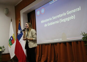 Ministra Mara Sedini lideró charla informativa a más de 100 dirigentes carmelinos