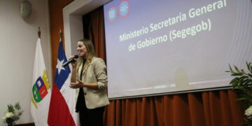 Ministra Mara Sedini lideró charla informativa a más de 100 dirigentes carmelinos