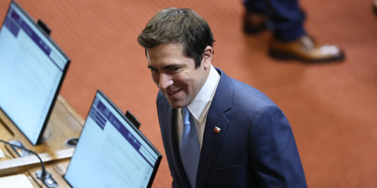 Diputado Martínez valora que el Gobierno acogiera propuesta de subsidiar gas licuado para enfrentar alza de precios en combustibles y transporte