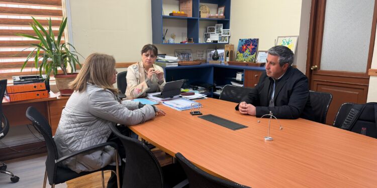 Servicio de Salud Ñuble y Municipio de Cobquecura concretan acuerdo para garantizar traslado de pacientes a diálisis