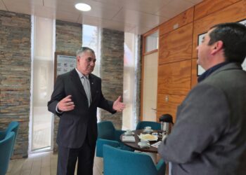 Seremi de Transportes y Telecomunicaciones coordina acciones para fortalecer la conectividad digital y el transporte en Pinto