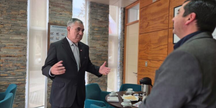 Seremi de Transportes y Telecomunicaciones coordina acciones para fortalecer la conectividad digital y el transporte en Pinto