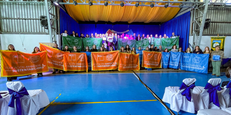48 establecimientos educacionales de Ñuble reciben certificación ambiental en el marco del Día de la Tierra
