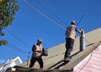 Inician inédita limpieza gratuita de estufas para adultos mayores de El Carmen
