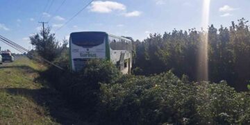 Accidente de un bus dejó 10 lesionados en la Ruta 5 Sur a la altura de Ñiquén