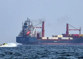 Irán anuncia la reapertura del estrecho de Ormuz mientras dure el alto el fuego con EE.UU. e Israel