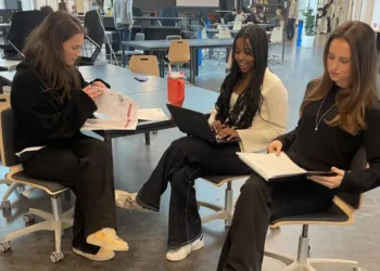 Suecia vuelve al lápiz y papel: por qué uno de los países más tecnológicos de Europa está reduciendo la educación digital