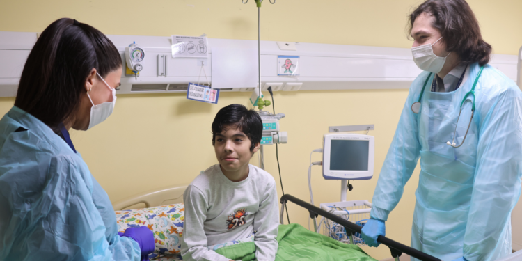 Hospital de Chillán y UCSC inauguran año académico del primer programa de especialidad en Pediatría de Ñuble
