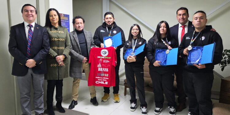 De Rumania a China: Estudiantes del Liceo Politécnico de San Carlos fueron invitados a exponer a Shanghai