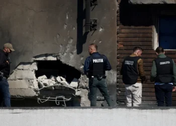«La guerra de Rusia cruza otra línea roja»: el choque de un dron contra un edificio en Rumania deja dos heridos y provoca la condena de la OTAN