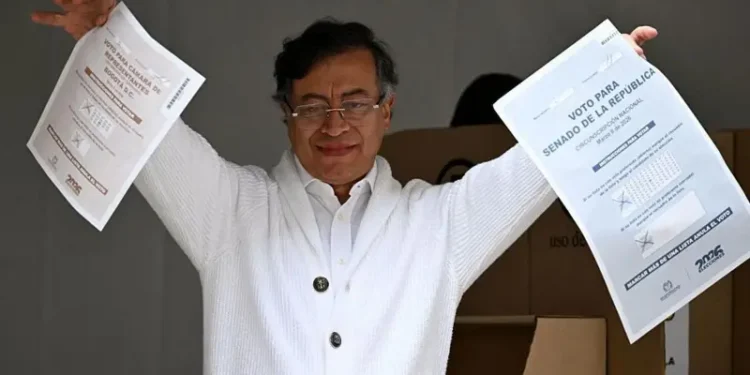 Cómo Petro está terminando su mandato con una popularidad «alta e inusual» en Colombia (y qué papel juega en las elecciones)