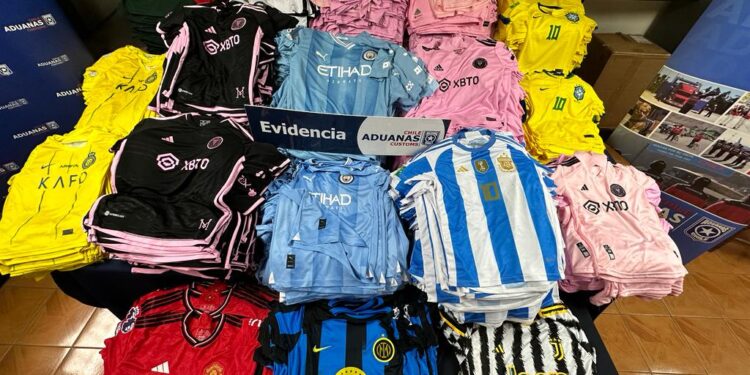 Aduanas se adelanta a falsificaciones por Mundial de Fútbol con capacitaciones de la FIFA