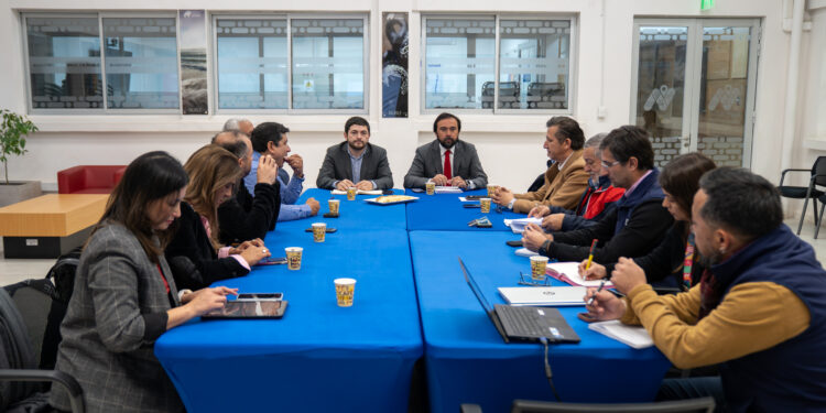 Gremios regionales se suman al respaldo para impulsar Aeropuerto Bernardo O’Higgins
