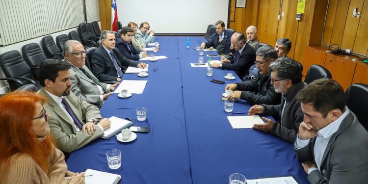 Tras decisión de Iansa: Diputado Cristóbal Martínez se reúne con ministro de Agricultura y pide evaluar subsidio económico a productores de remolacha