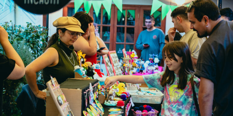 Expo Hojalata regresa en la antesala del Día de la Madre con feria de arte, música en vivo e intercambio de libros