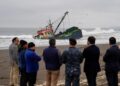 COMIENZAN LOS TRABAJOS PARA EL RETIRO DE RESIDUOS PESQUEROS DE EMBARCACIÓN ENCALLADA EN CALETA TAUCÚ