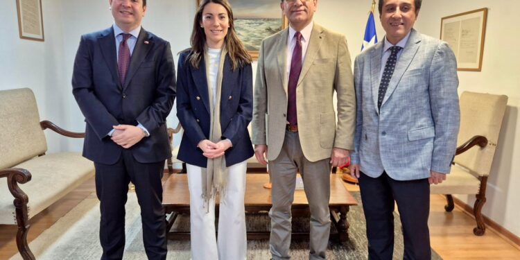 DELEGADO PRESIDENCIAL GESTIONA REUNIÓN CON MINISTRA DE EDUCACIÓN PARA IMPULSAR FINANCIAMIENTO DEL LICEO SAN NICOLÁS