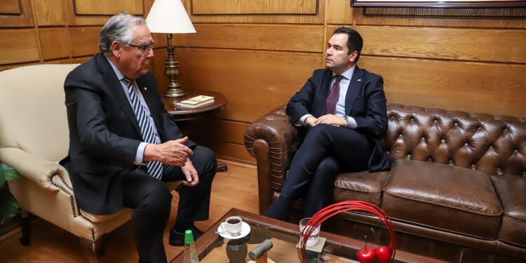 DELEGADO PRESIDENCIAL SE REÚNE CON MINISTRO DE AGRICULTURA PARA ABORDAR SITUACIÓN DEL SECTOR REMOLACHERO EN ÑUBLE