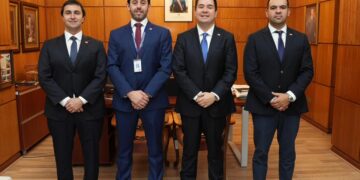 DELEGADO PRESIDENCIAL PRESENTA A DIRECTORES DE LA DGA Y PLANEAMIENTO