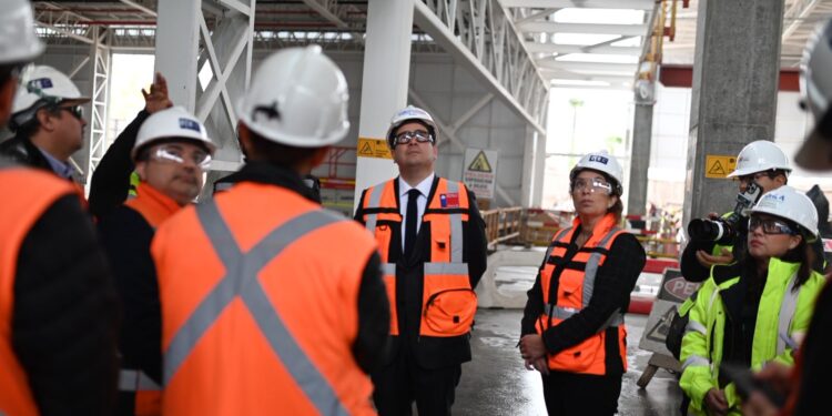 DELEGADO PRESIDENCIAL IMPULSA CON EFE PROYECTOS FERROVIARIOS CLAVE EN ÑUBLE