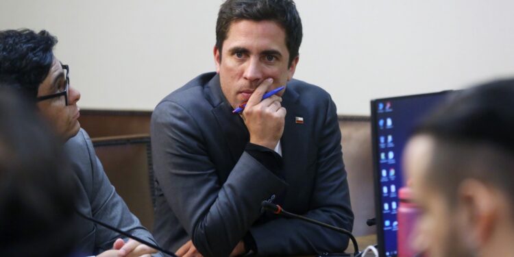 Diputado Cristóbal Martínez respalda proyecto que endurece sanciones de delitos cometidos contra integrantes de comunidades educativas