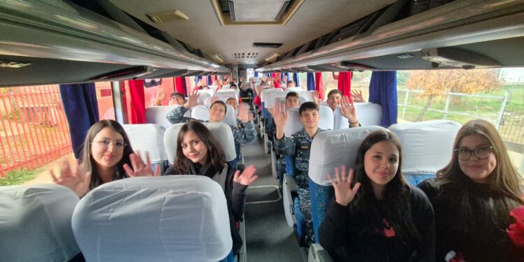 64 estudiantes del Liceo Bicentenario San Nicolás serán beneficiados con nuevo transporte escolar subsidiado