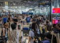 Por qué el combustible para aviones es especialmente vulnerable a la guerra en Irán (y cómo puede afectar a nuestras vacaciones)