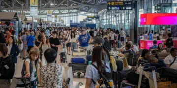 Por qué el combustible para aviones es especialmente vulnerable a la guerra en Irán (y cómo puede afectar a nuestras vacaciones)