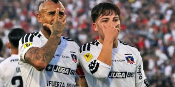 Colo Colo golea a Ñublense y saca distancia en la cima de la Liga