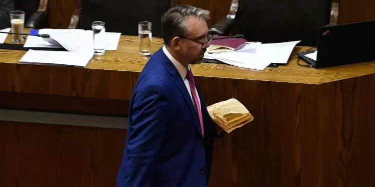 Cómo subsidio para los más vulnerables terminó beneficiando a pareja de actual diputado republicano
