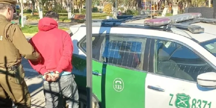 Carabineros de Quillón detienen a dos por un ilícito ocurrido en un servicentro .