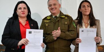 Ministerios de Educación y Seguridad Pública firman convenio con Carabineros para fortalecer la seguridad en colegios
