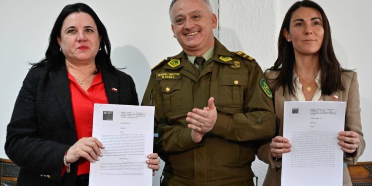 Ministerios de Educación y Seguridad Pública firman convenio con Carabineros para fortalecer la seguridad en colegios