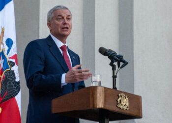 Gobierno designa a nuevos embajadores en seis países: hay diplomáticos de carrera y exparlamentarios