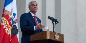 Gobierno designa a nuevos embajadores en seis países: hay diplomáticos de carrera y exparlamentarios